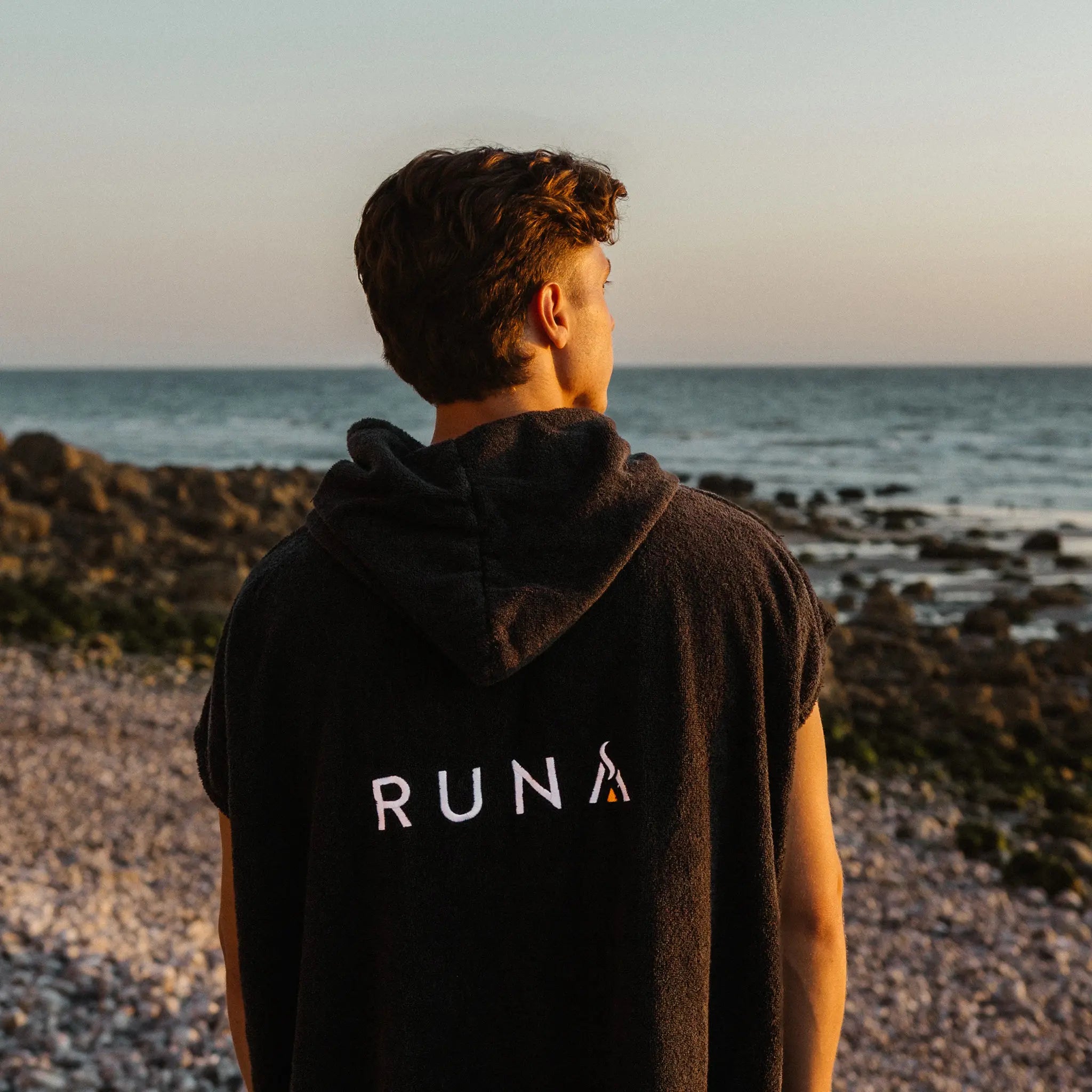 RUNA Sauna Poncho - Rückenstick und Kapuze