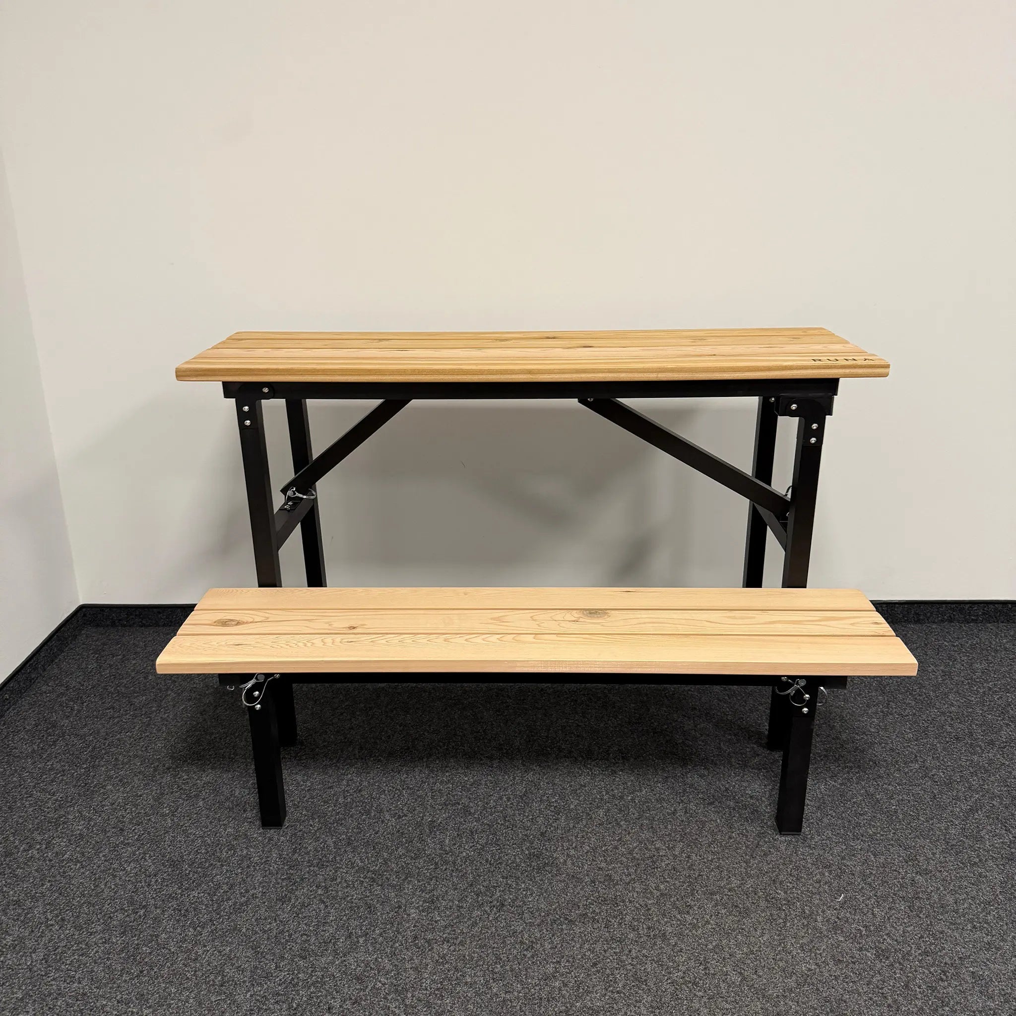 2 Stufige Saunabank mit schwarzem Aluminiumrahmen