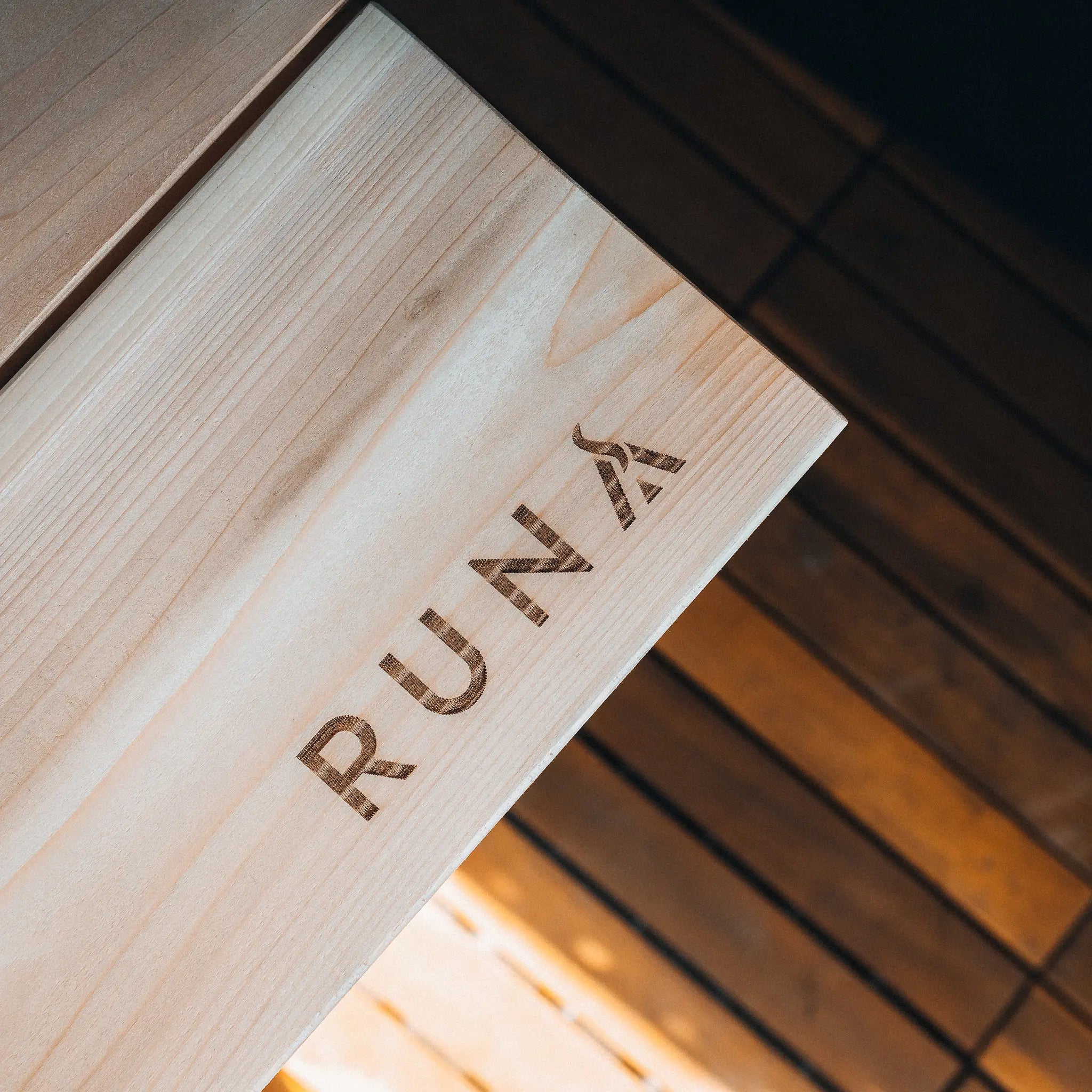 mobile Saunabank aus Holz Runa
